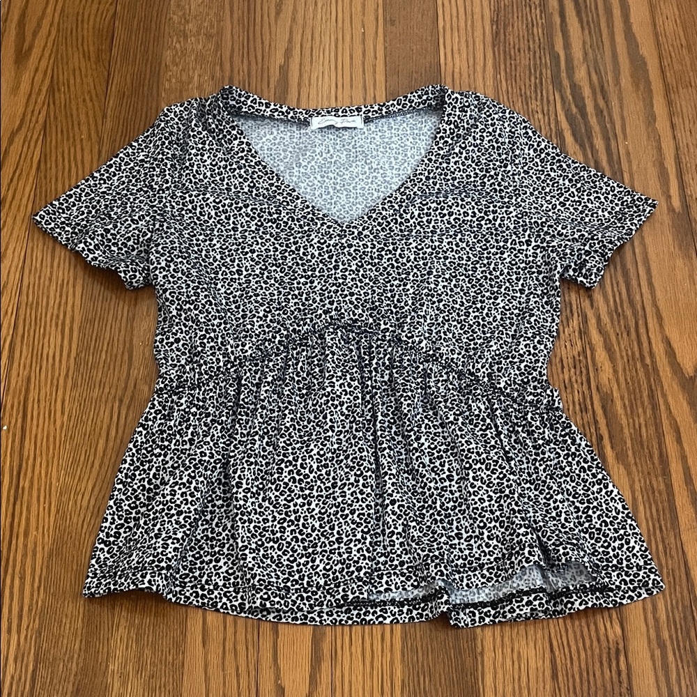 Emory Park Black and White Animal Print Short Sleeve Tiered Top
